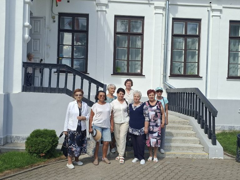 Экскурсия на выставку: «Камень, наполненный светом»